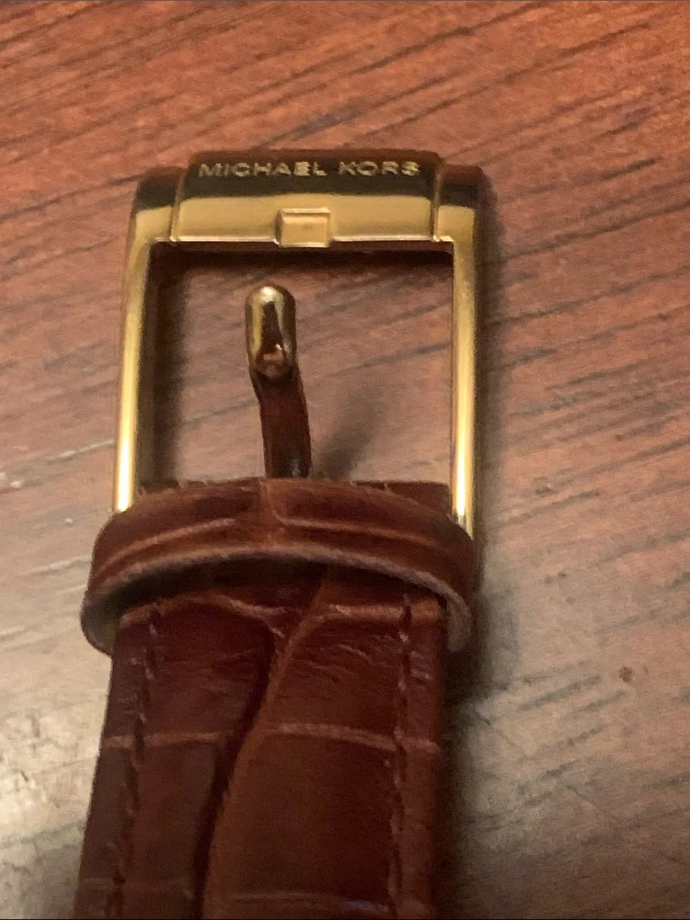 Absolutely stunning Michael Kors watch with Krystals and leather belt. Must !